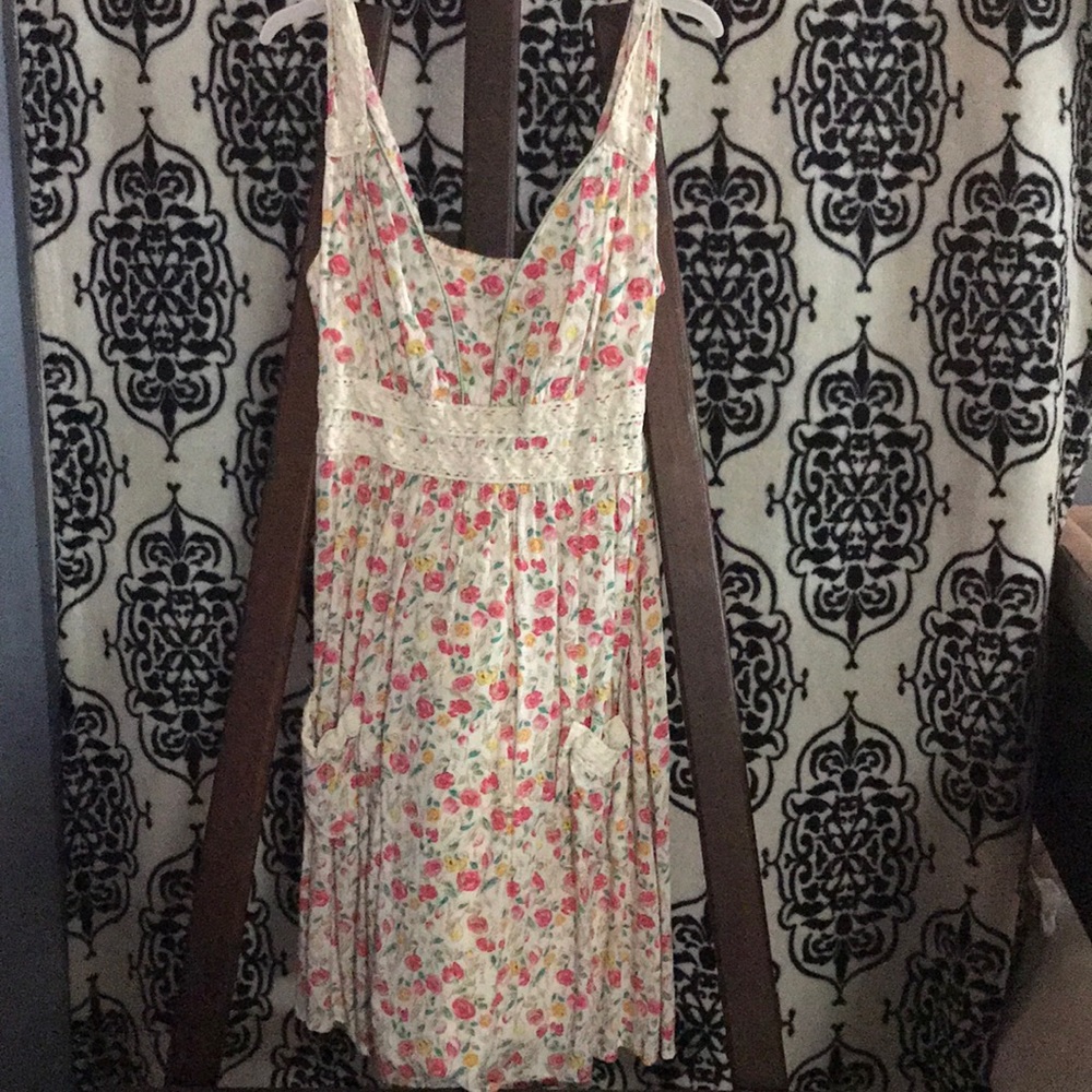 Floral dress with pockets